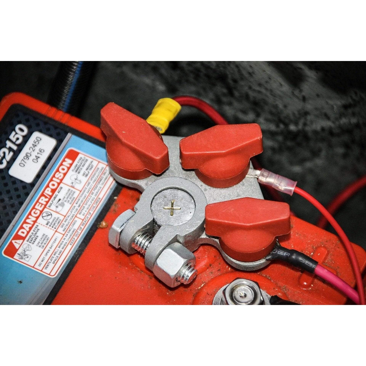 T-H Marine Qualifies for Free Shipping T-H Marine Hydra Battery Terminal Multiplier 3-Position #HYBT-3-DP